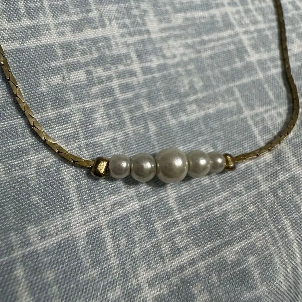 Vintage 80s Gold Tone Chain Faux Pearl Bracelet 9”